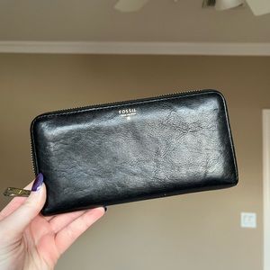Fossil Women's Logan Zip Around Clutch